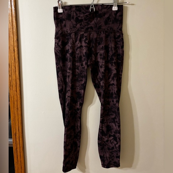 Lululemon Train Times Pant 25" in Mini Dusk Floral Antique Bark Black / Black - Picture 1 of 6